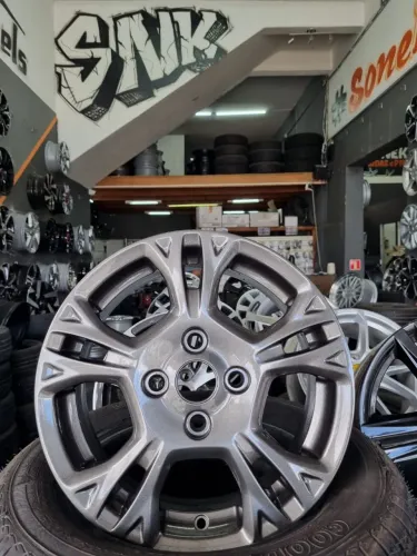 Jogo de rodas usadas aro 15 4x108 Ford Fiesta
