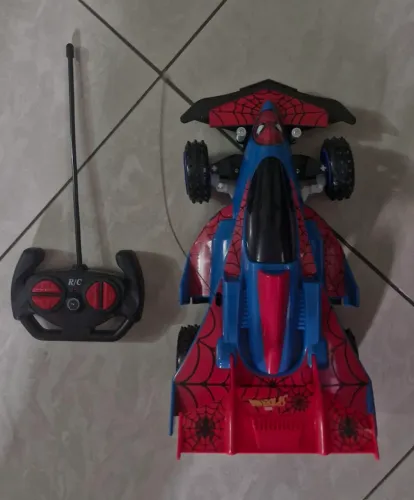 Carrinho de controle remoto Spider-Man