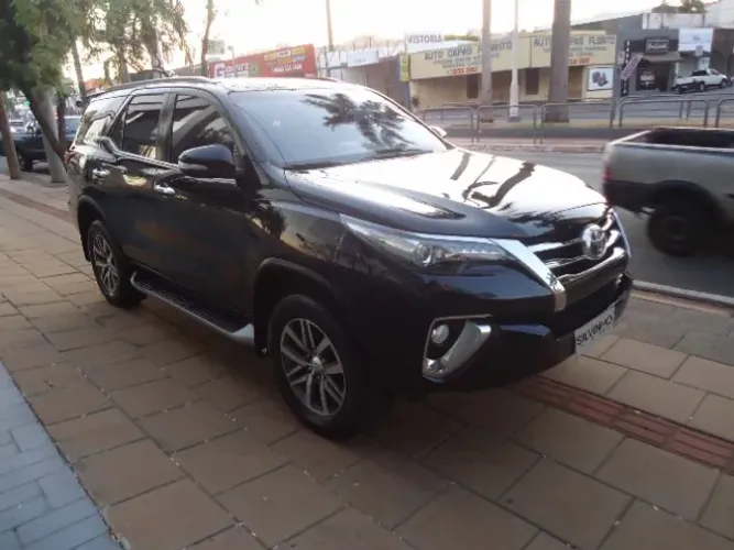 TOYOTA HILUX SW4 2016/2017 - 2.8 SRX 4X4 7 LUGARES 16V TURBO DIESEL AUTOMÁTICA