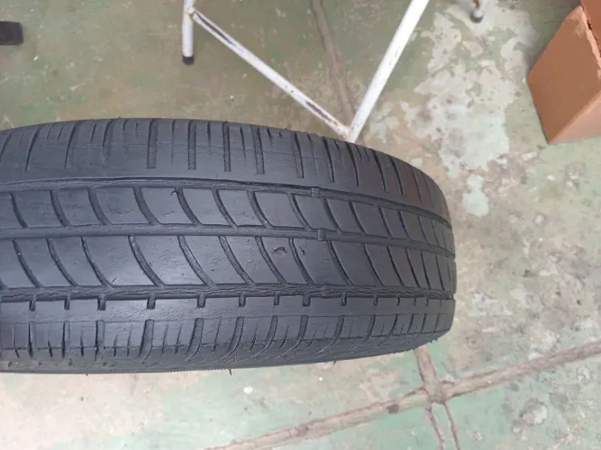 PNEU 165/70/13 MAIS DE MEIA VIDA R$ 200.00 COM RODA ORIGINAL FIAT 