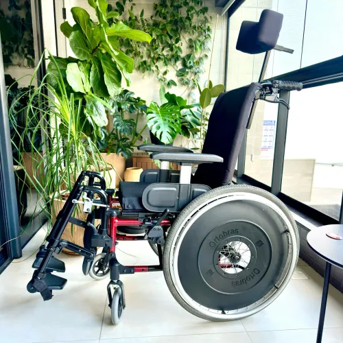 12X R$199 pela Cadeira de Rodas Ortobras  AVD