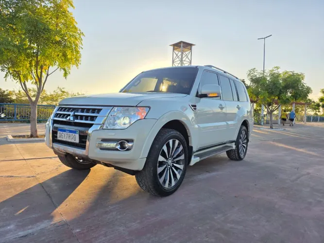 Mitsubishi Pajero HPE Full 3.2 4X4 T.i.dies. 5P AUT 2019