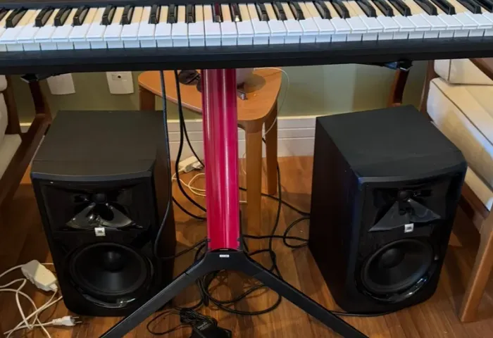 Monitor de Áudio Ativo JBL 306P MkII com falante de 6 polegadas 