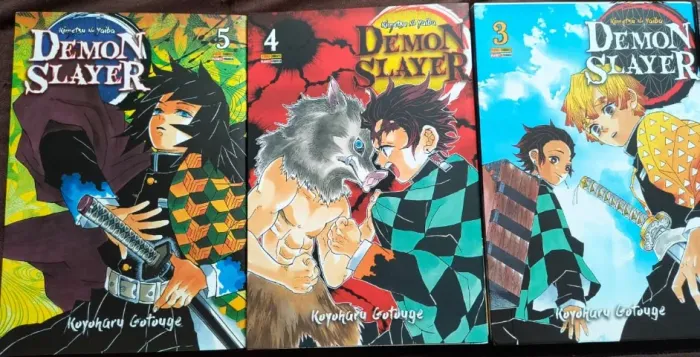 Kimetsu no Yaiba Vol. 1 a 5 (Panini) - Mangás em excelente estado!