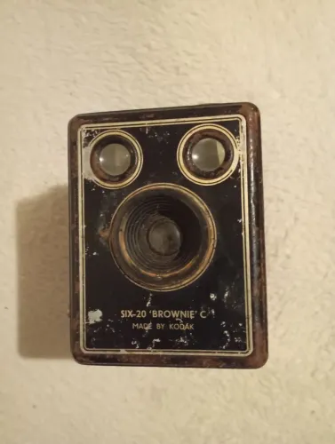 Câmera Kodak Six-20 Brownie C Vintage