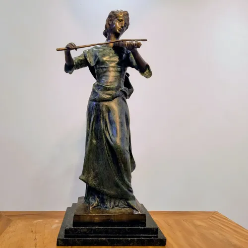 Violinista em bronze
