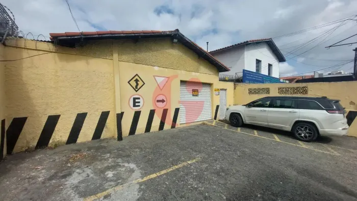 Casa comercial para alugar de uso misto na Av Heitor Villa Lobos