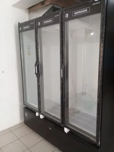 NZ. Auto serviço refrigerado 3 portas de vidro REFRIMATE 