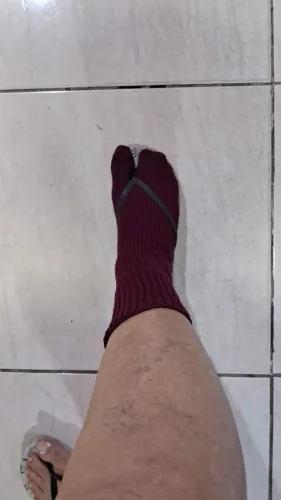 Meia de tricô para usar com chinelo