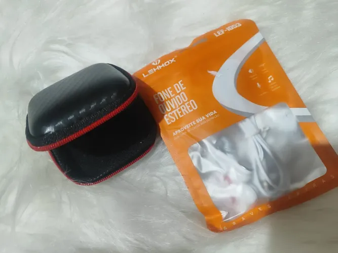 Fone de ouvido + estojo para transporte