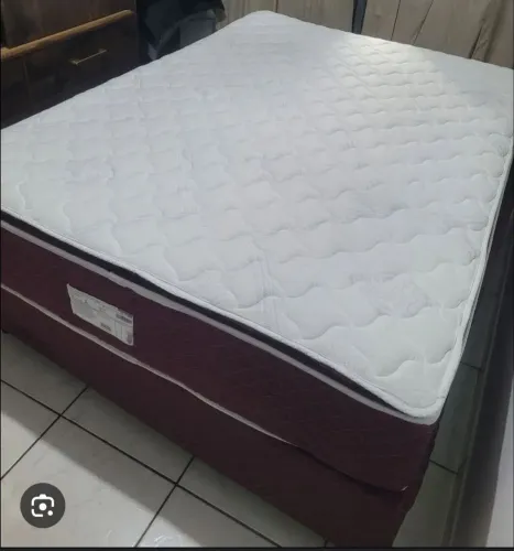 Chama box casal em perfeito estado de uso