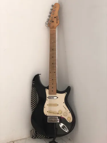 Guitarra strato behringer
