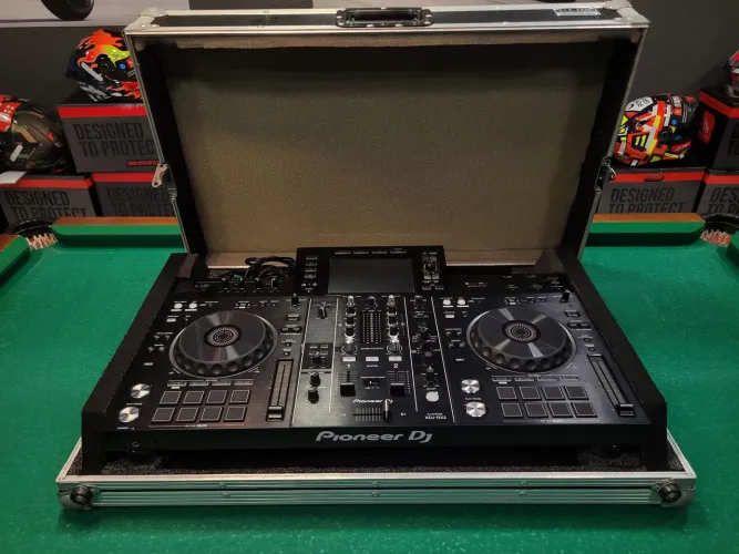 Pioneer DJ XDJ-RX2 (All-in-One) + Hard Case Premium ? Estado de Zero