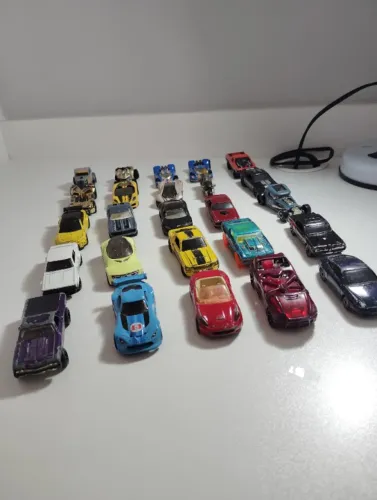 25 carrinhos hot wheels