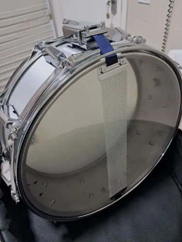 Caixa Hardbeat de Alumínio 14x5 com 10 afinações, perfeito estado com Bag nova.. 