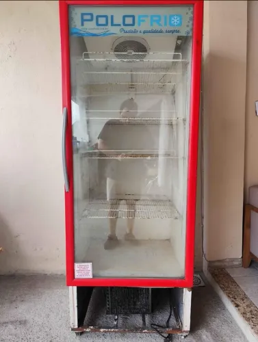 Geladeira Expositora Refrigerante e Bebidas, Gelando Muito, Usada "POLOFRIO" 410 Litros