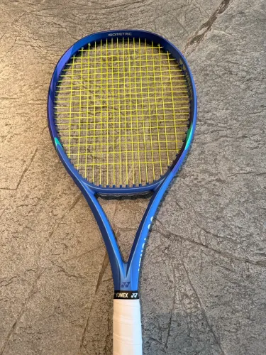 Yonex Ezone 98 tour