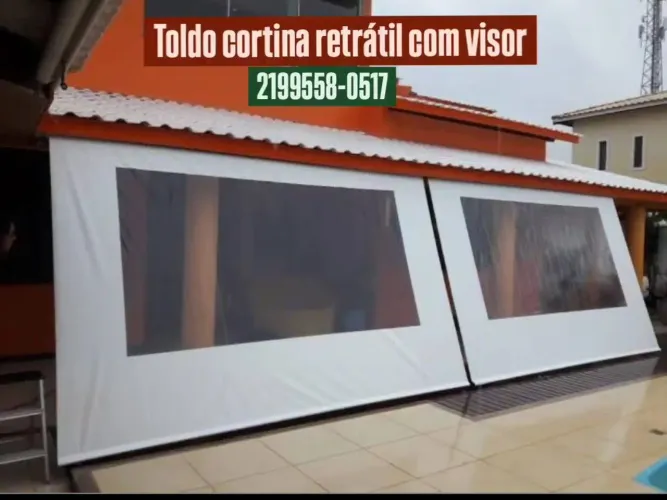 Cobertura retrátil de lona com visor.