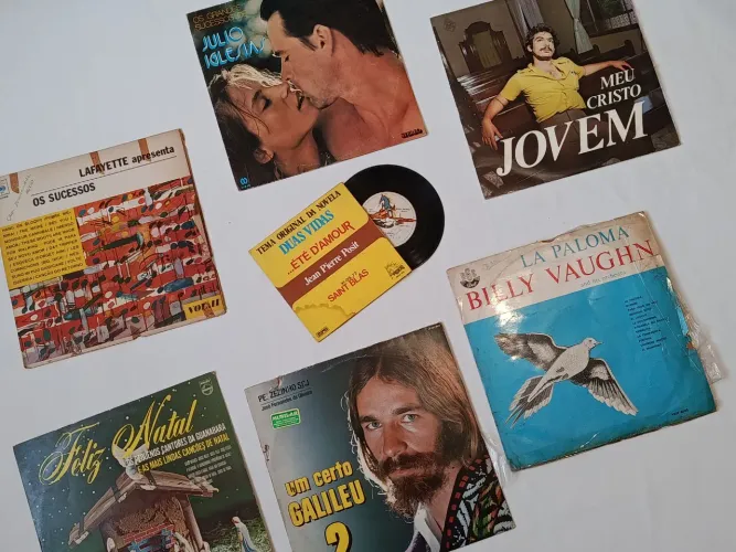 Lote com 7 Discos de Vinil Antigos