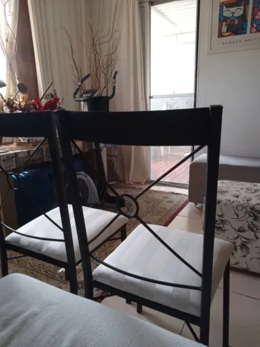 2 cadeiras de ferro resistente, estado de nova, entrega em mãos.