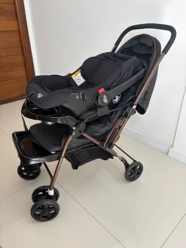 Carrinho de bebê + bebê conforto Cosco Kids