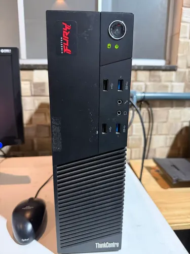 Desktop Lenovo i7 16 de ram e 120 SSD