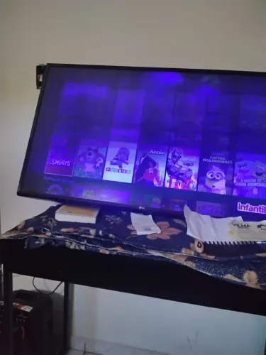 Vendo uma TV LG 43 polegadas pra quem queira arrumar