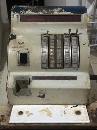 Vendo máquina registradora antiga da marca Rena, original.