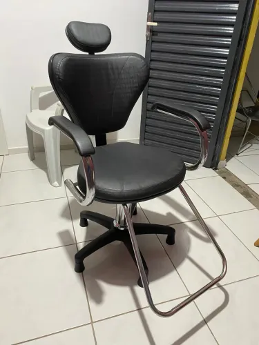 Vende cadeira de barbeiro