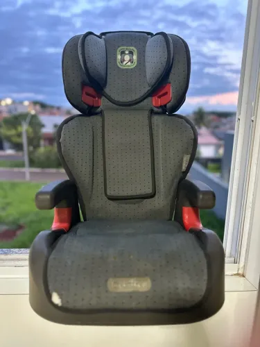 Vende-se Cadeirinha 2 em 1 carro