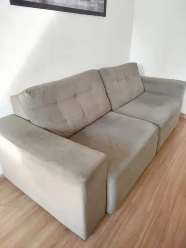 Sofá e Mesa de Jantar + Aparador