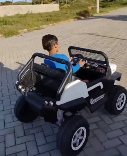 Carrinho elétrico pouco uso
