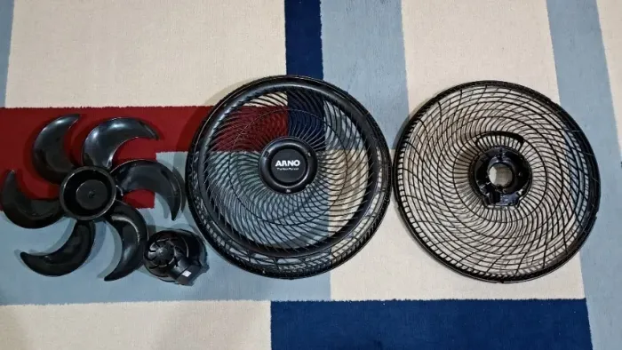 Grades frontal, traseira, hélice e tampa do ventilador Arno Turbo Force 40cm.