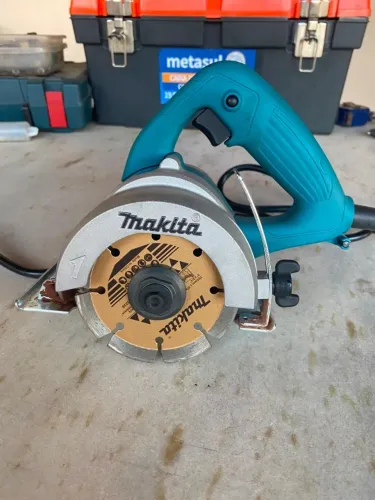 Serra Mármore Makita 4100NH3 1300W - 220V com Disco Diamantado