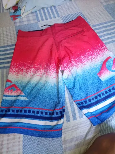 O preço estimado de uma bermuda Quiksilver Boardshorts origina