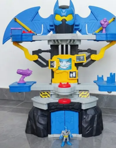 Imaginext DC Super Friends Mega Batcaverna Batman