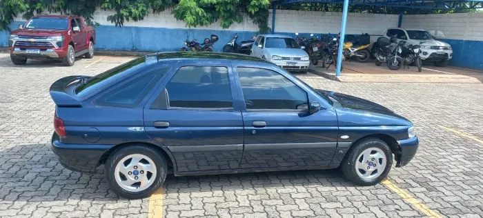 Ford Escort GL 1.6 MPI 2001