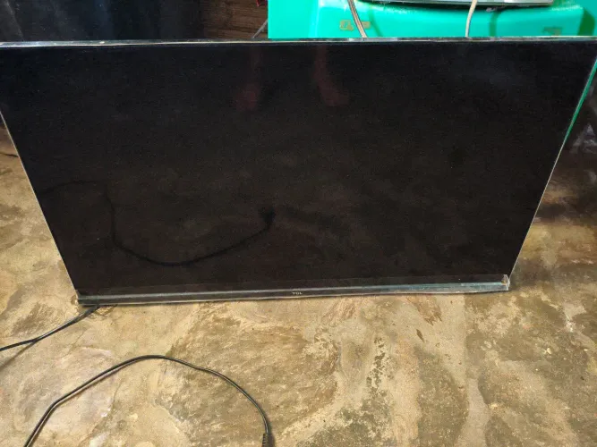 Tv retirada de peças