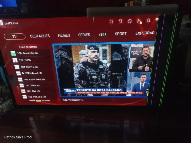 TV Samsung 60 polegadas tudo funcionando apenas duas faixas na lateral com problema