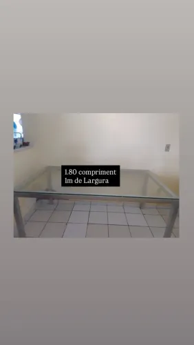 Linda mesa em inox com vidro