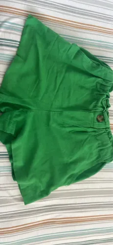 Short Feminino Verde com Cintura Alta e Botão