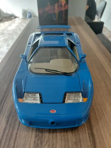 Carrinho Bugati 1991 Burago Made italy + Ferrari 456 Burago Carrinho de coleçâo