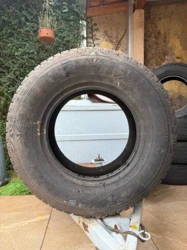 VENDE-SE PNEU PARA CAMINHONETE