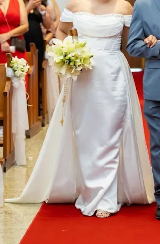 Vestido de noiva e véu
