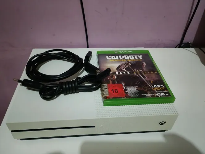 XBOX ONE S em excelente estado ótima oportunidade, não perca!