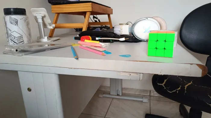 Mesa e cadeira para home office