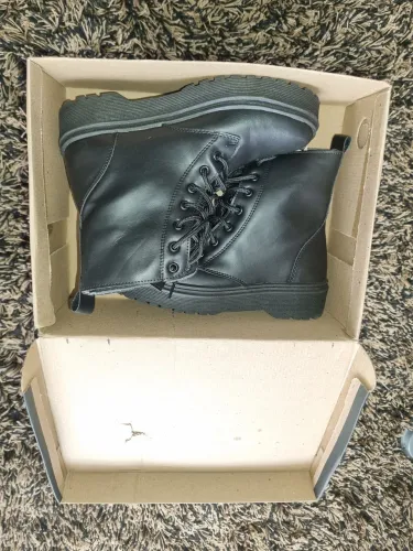 BOTA SEMI-NOVA NÚMERO 38