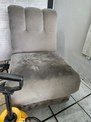Limpeza de sofá 180