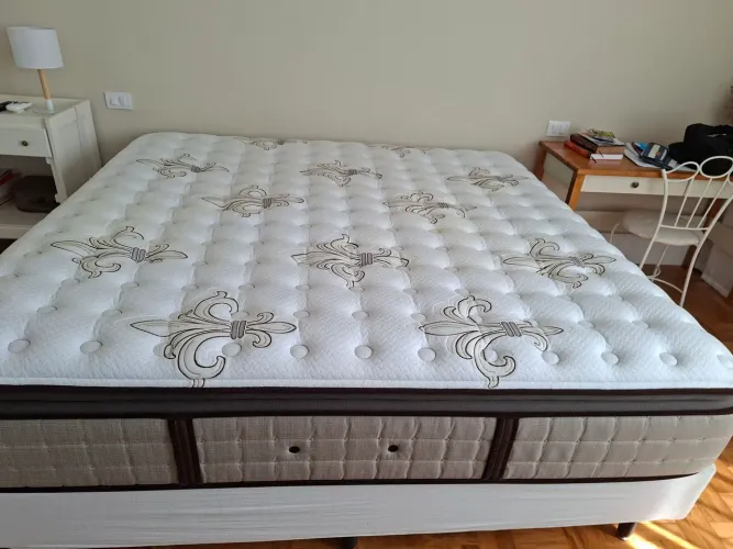 Cama king size Stearns & Foster