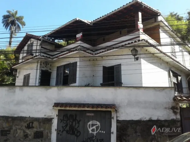 Casa à venda 5 Quartos, 3 Vagas, 233M², Centro, Petrópolis - RJ